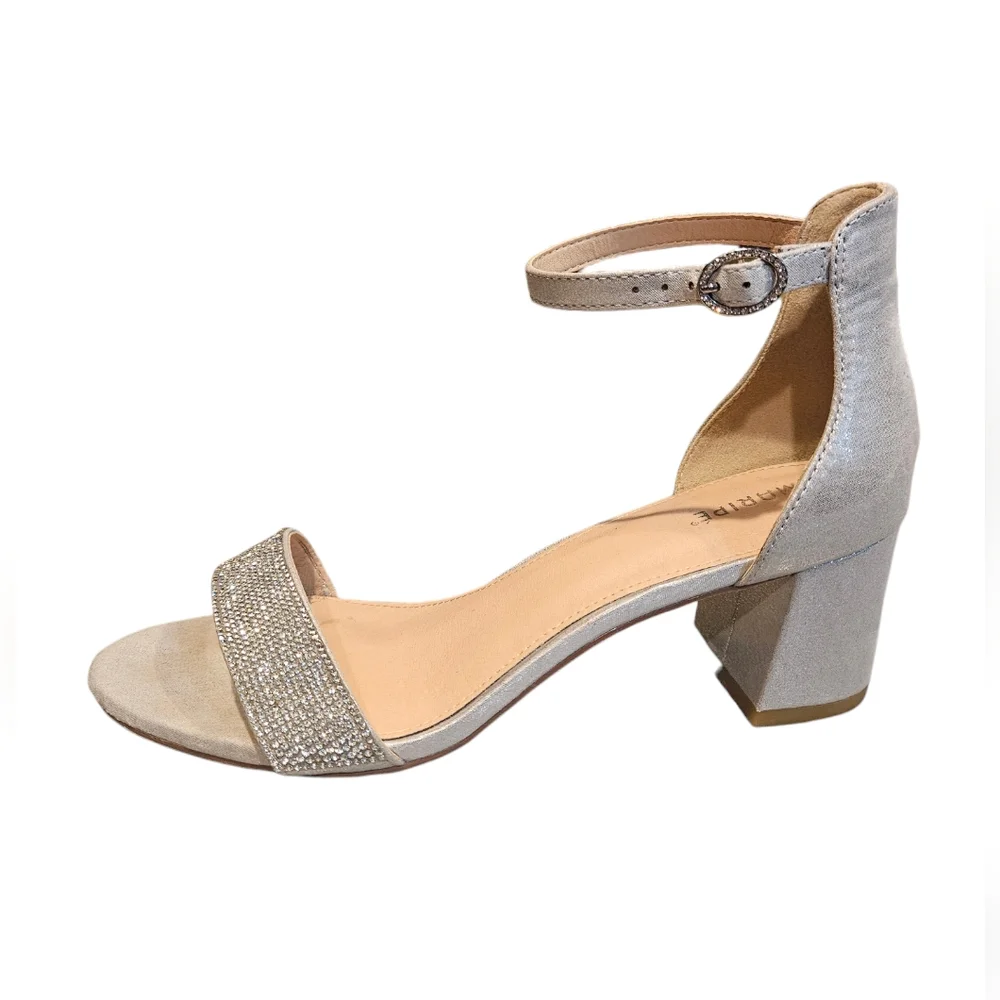 Maripe‎ Silver Sparkley Pumps.